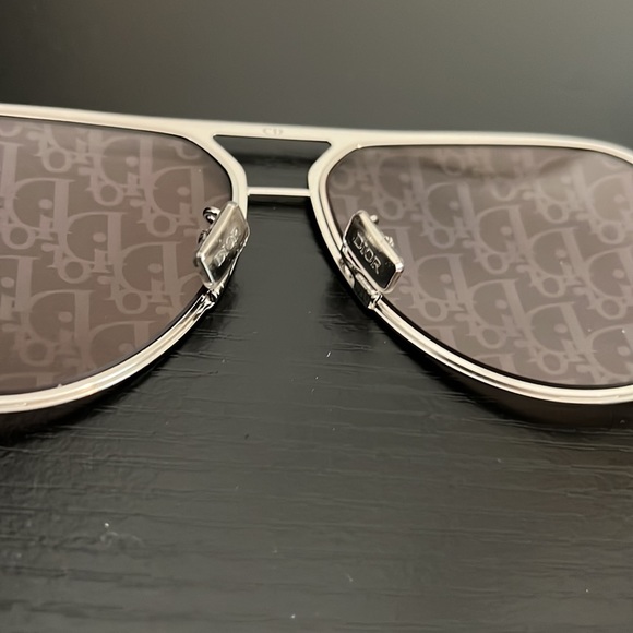 NEW AUTHENTIC CHRISTIAN DIOR DIOR ESSENTIAL A2U F0E8 SUNGLASSES - Picture 7 of 7